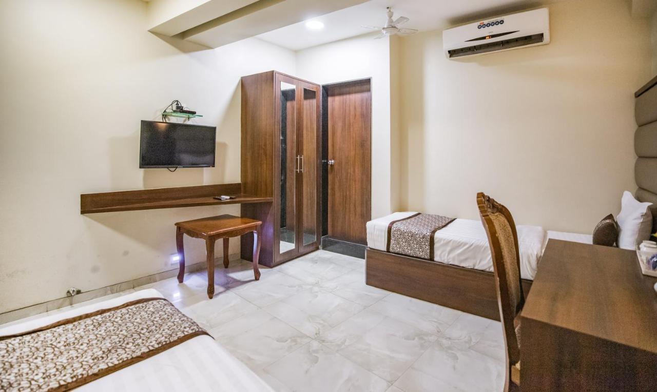 Hotel 24 Seven Nashik Exterior photo