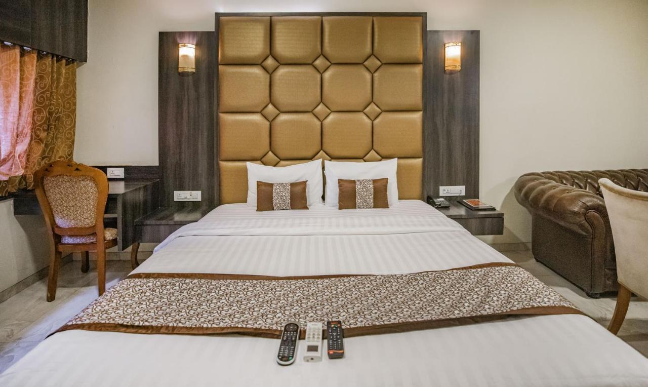 Hotel 24 Seven Nashik Exterior photo