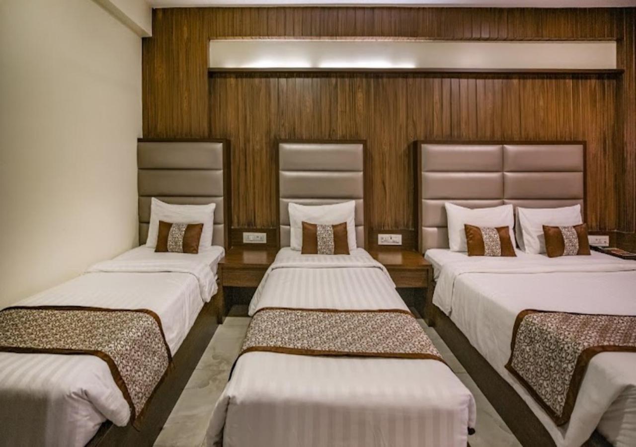 Hotel 24 Seven Nashik Exterior photo
