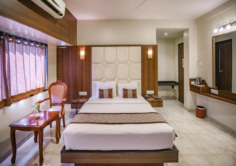 Hotel 24 Seven Nashik Exterior photo