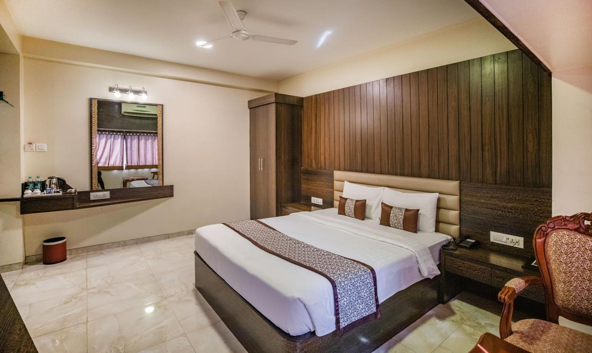 Hotel 24 Seven Nashik Exterior photo