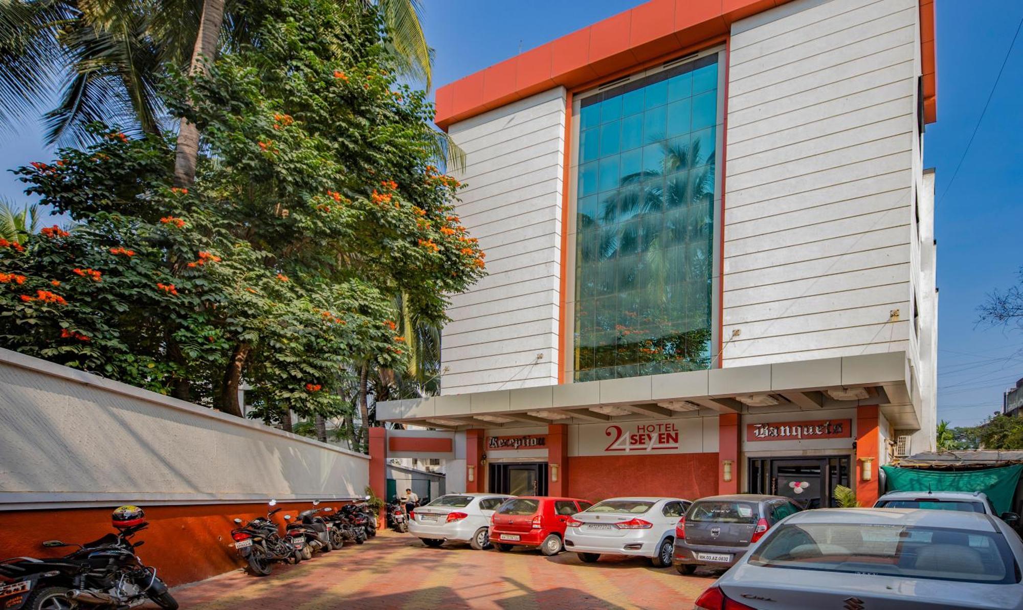 Hotel 24 Seven Nashik Exterior photo