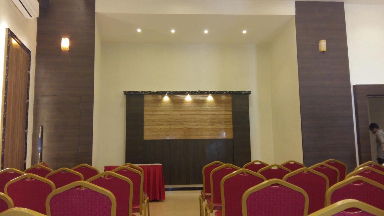 Hotel 24 Seven Nashik Exterior photo