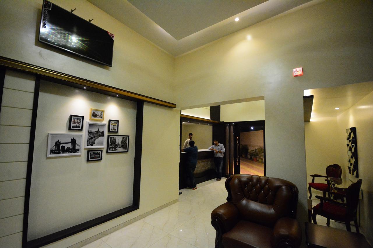 Hotel 24 Seven Nashik Exterior photo