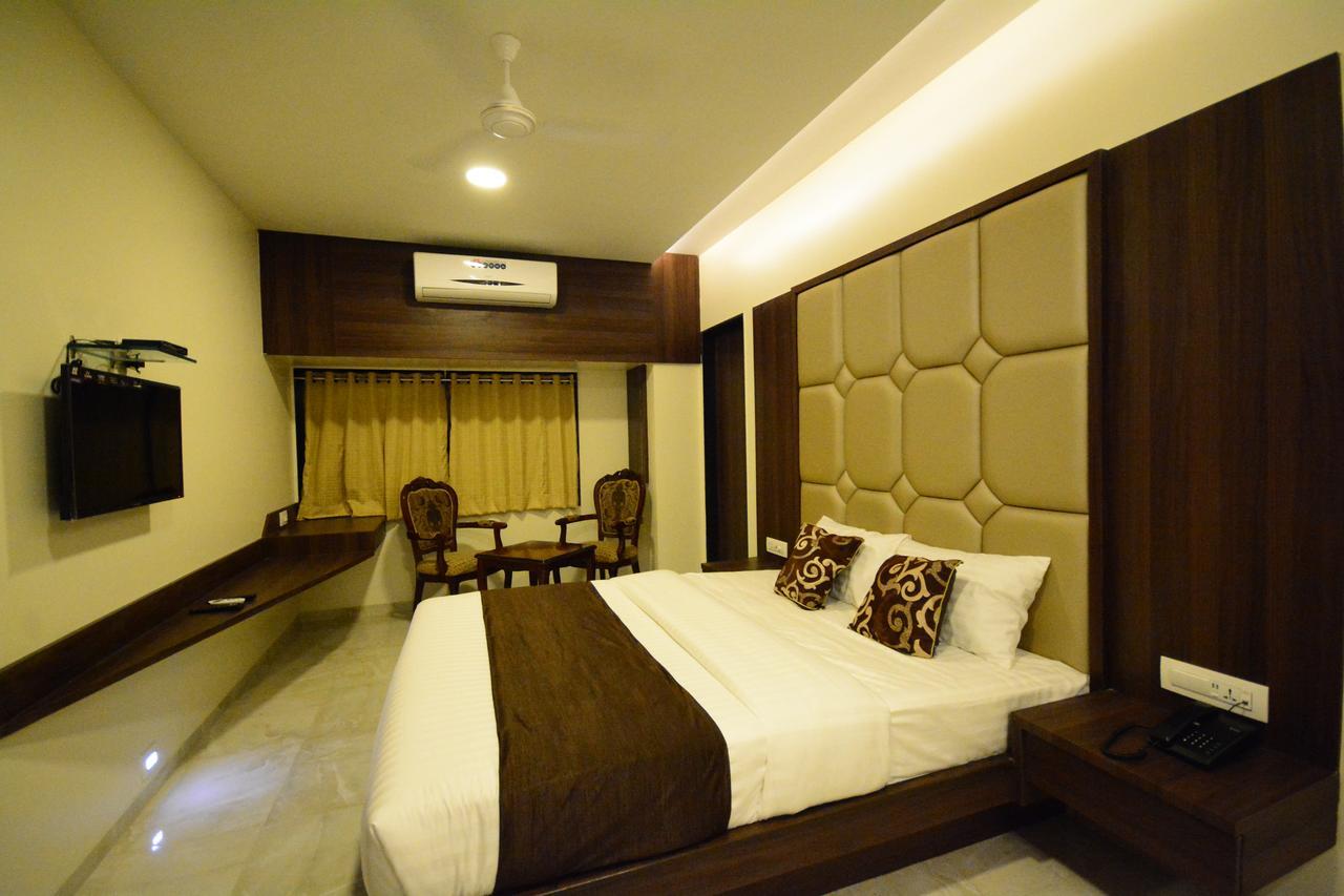 Hotel 24 Seven Nashik Exterior photo