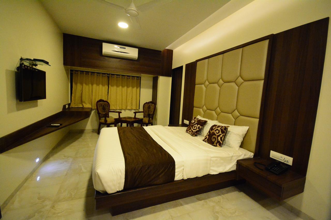 Hotel 24 Seven Nashik Exterior photo
