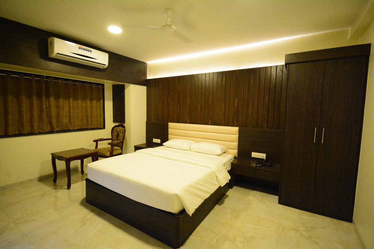 Hotel 24 Seven Nashik Exterior photo