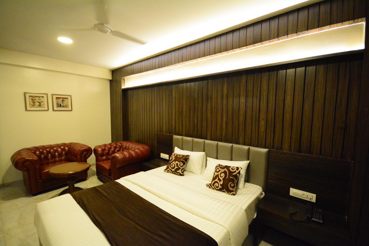 Hotel 24 Seven Nashik Exterior photo